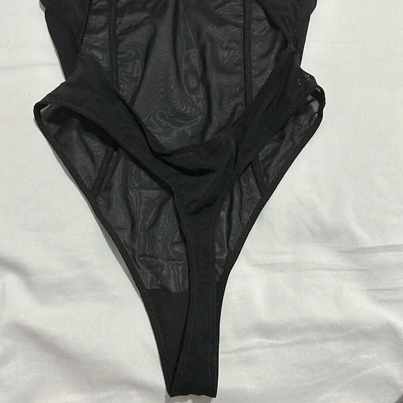 Aritzia Ten by BABATON foyer bodysuit - Picture 9 of 9